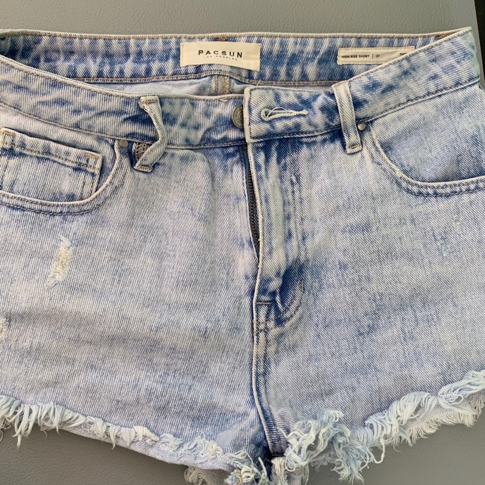 PACSUN LIGHT WASH DENIM SHORTS